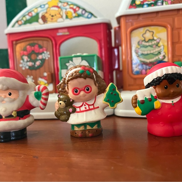 Fisher-Price Little People Santa's Holiday Adventure Playset - Picture 2 of 13